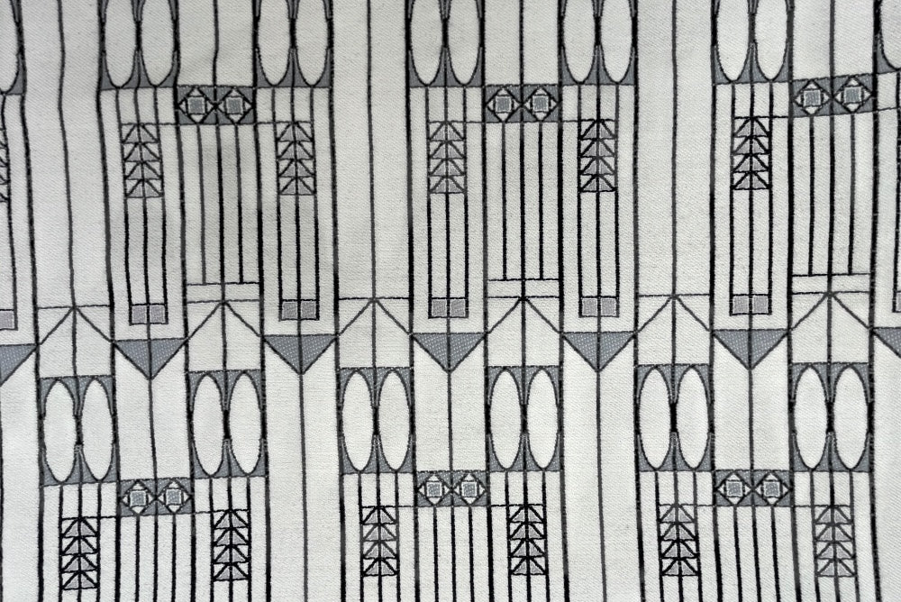 kissenhülle mit Design Aristide von backhausen, mit grauen linien, dreiecken und ovalen, Ansicht Detail
