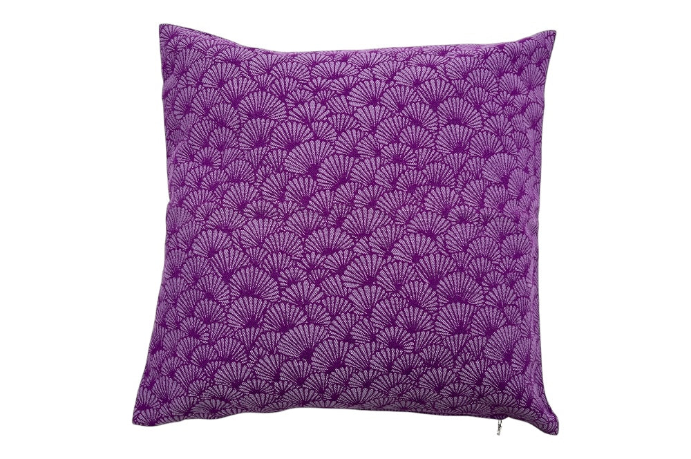 Kissenhülle in violet mit japanischen design, Gikoblätter. ganze ansicht