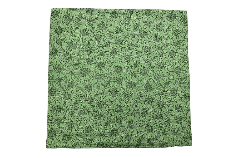 Kissenhülle in grün mit dem floralen „Orakelblume“-Design von Backhausen. Das Muster kombiniert elegante Blumen aneinander- Kissenhuelle 40x40 cm