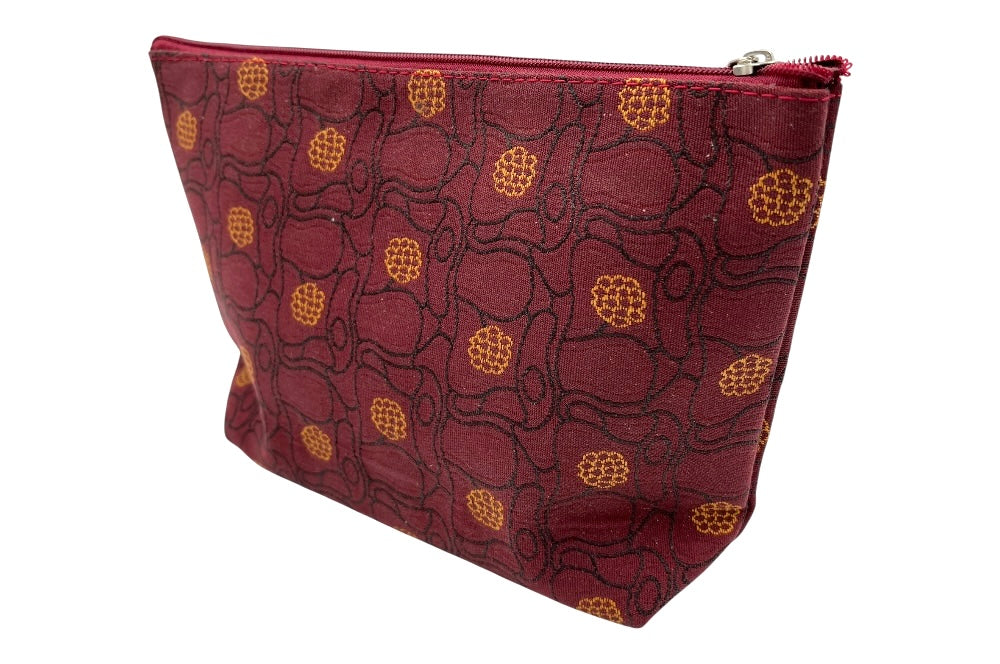 Kosmetiktasche im Design „Sommerwind“ von Josef Hoffmann. Der Stoff in Rotmit goldenen Blüten und schwarzen linien - ansicht seitlich