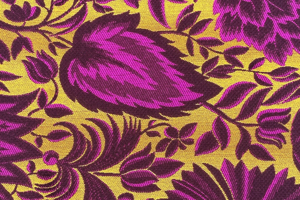 Kissenhülle Viola mit Granatäpfel, Ananas und Lotusblüten, Violett, Schwarz auf Gold, Ansicht Detail