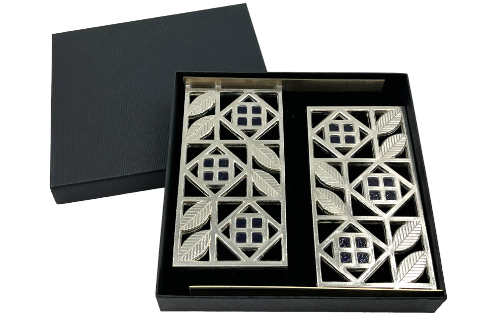 Buchstützen in der Geschenksverpackung