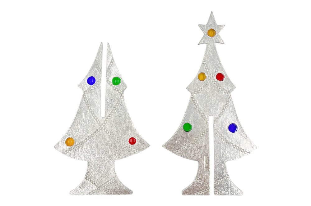 Zusammensteckbarer Weihnachtsbaum aus Zinn, mit farbigen Glassteinen,Model Large, auseinandergebaut, 2 Teile nebeneinander liegend
