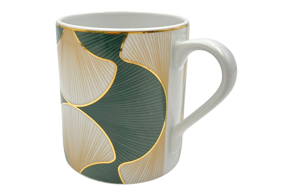 Die „Ginkgo“-Tasse besticht durch ihr elegantes Design mit grünen und goldenen Akzenten, Ansicht seitlich