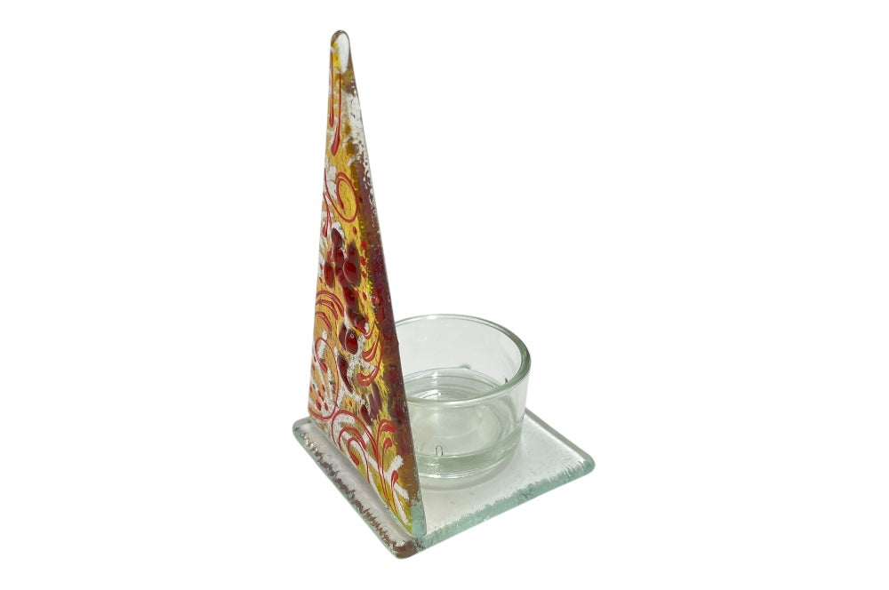 Teelichthalter in Form eines stilisierten Weihnachtsbaumes,  in Medium  aus Glas in der Farbe Topas mit roter Bemalung, , Ansicht von der Seite