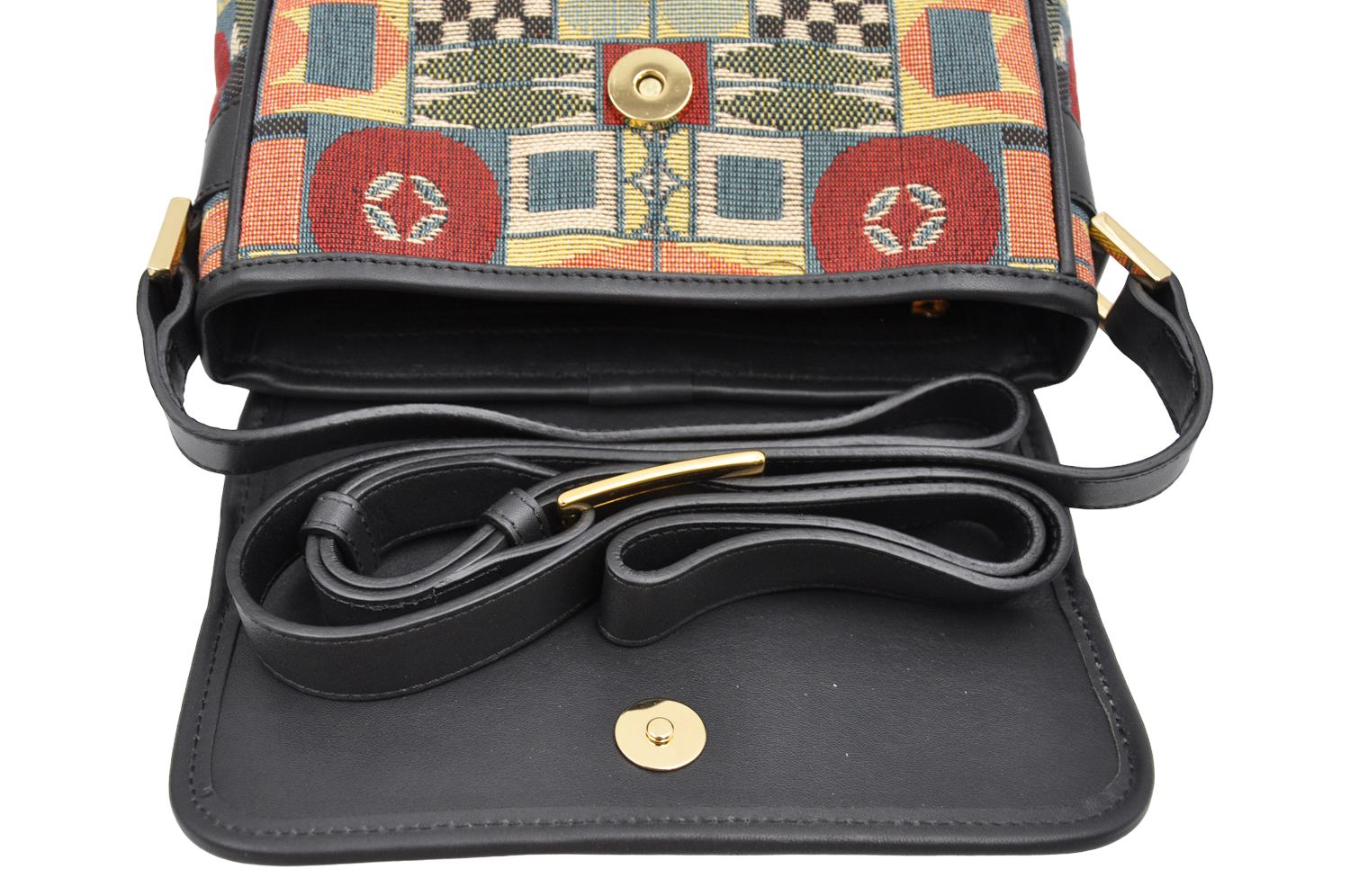 rote versacrum handtasche im offenen zustand