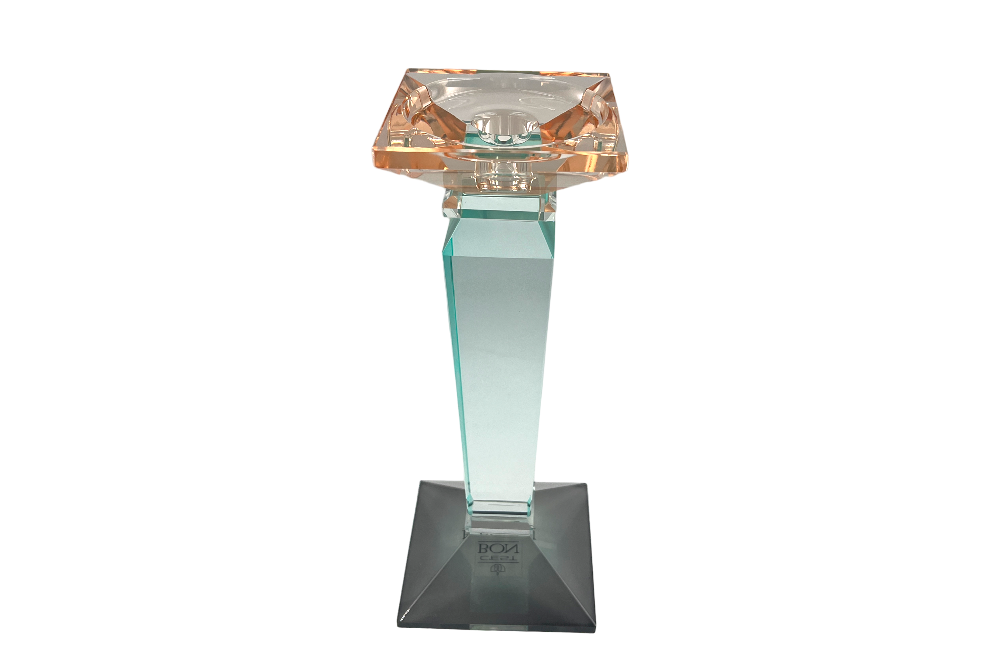 kerzenhalter aus geschliffenen glas, hoch in drei farben, leicht schräg