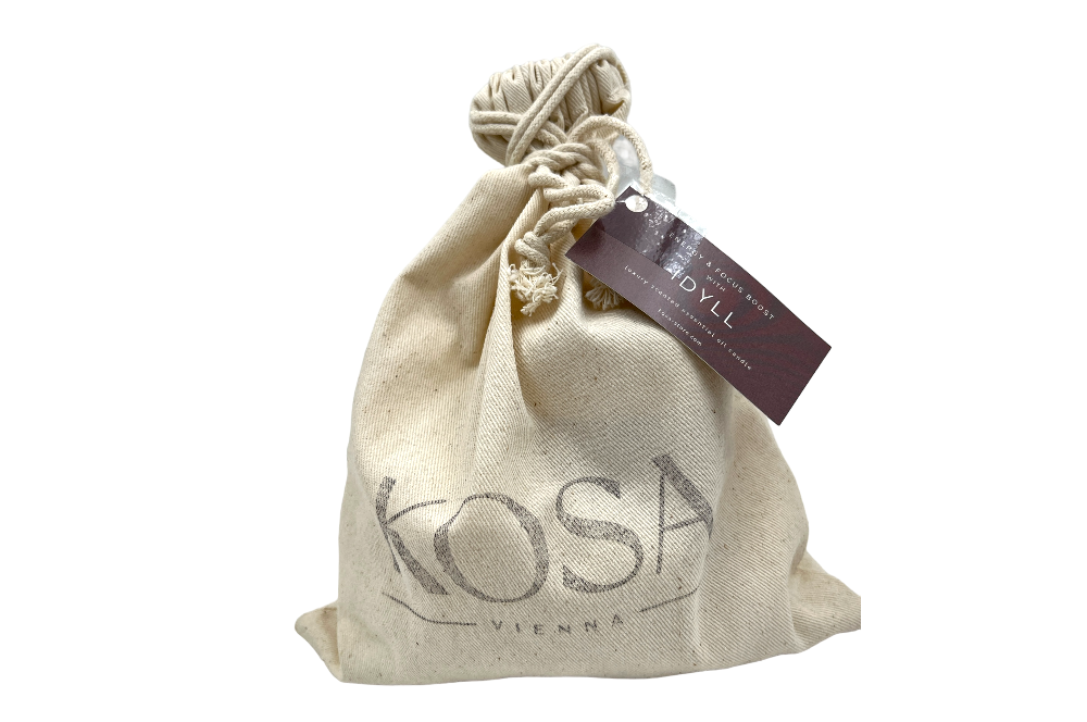 duftkerze Idyll von Kosa, mit mandarine und rosmarin im verpackungssack