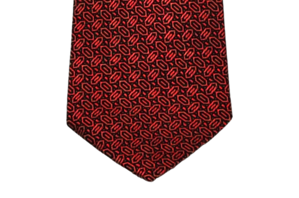 seidenkrawatte in rot mit diamantmuster, zusammengerollt, detailansicht muster