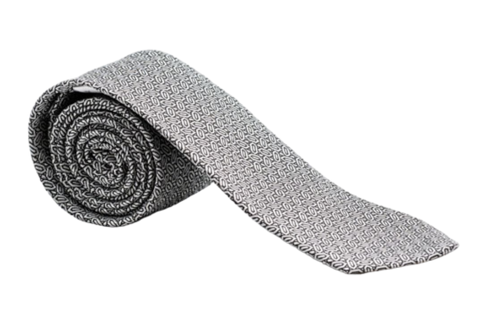 seidenkrawatte in silber mit diamantmuster, zusammengerollt