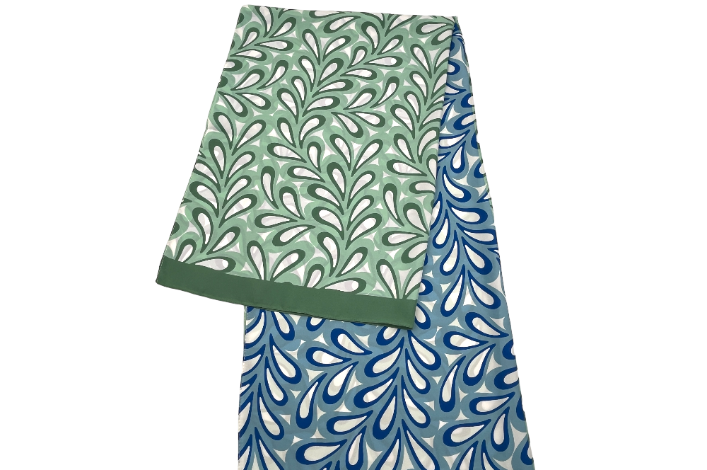 seidenschal ugo zovetti, blau grün, zusammengefaltet