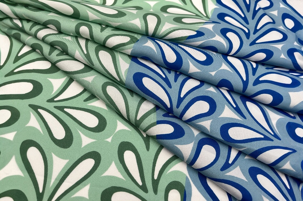 seidenschal ugo zovetti, blau grün, zusammengefaltet