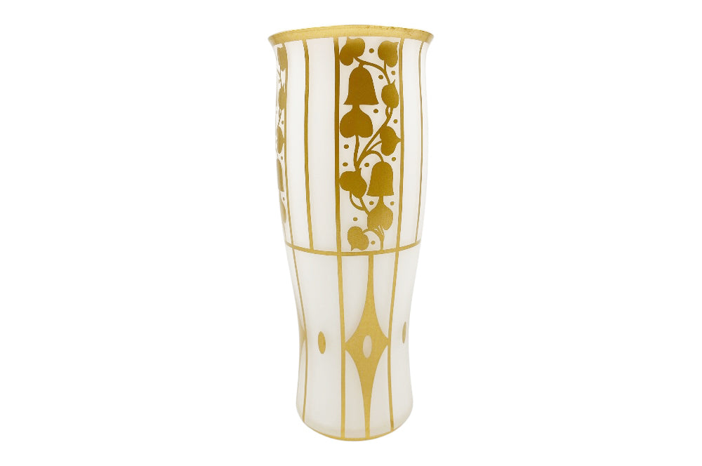Vase Glockenblume in mattgold, Design von Josef Hoffmann nachempfunden, mit dezenter Bemalung, Linien, Glocken und Blätter, Ansicht ganzes Objekt
