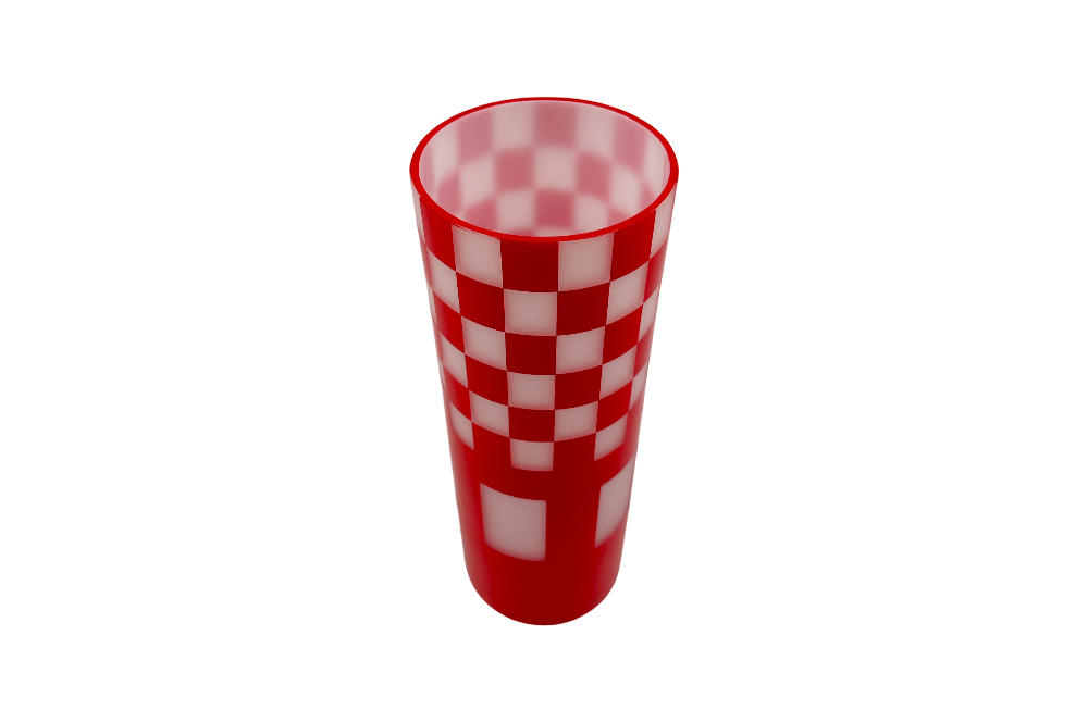 Vase Wiener Werkstätte "Sika" aus Opalglas mit roten geometirschen Designelementen, Ansicht seitlich von oben