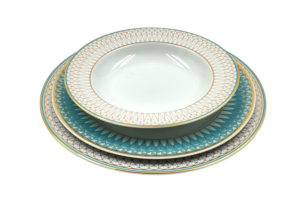 VERONA Suppenteller mit goldenen und türkisen geometischen Design, Ansicht Speiseteller und Platzteller aufeinadneer gestapelt, von der Seite