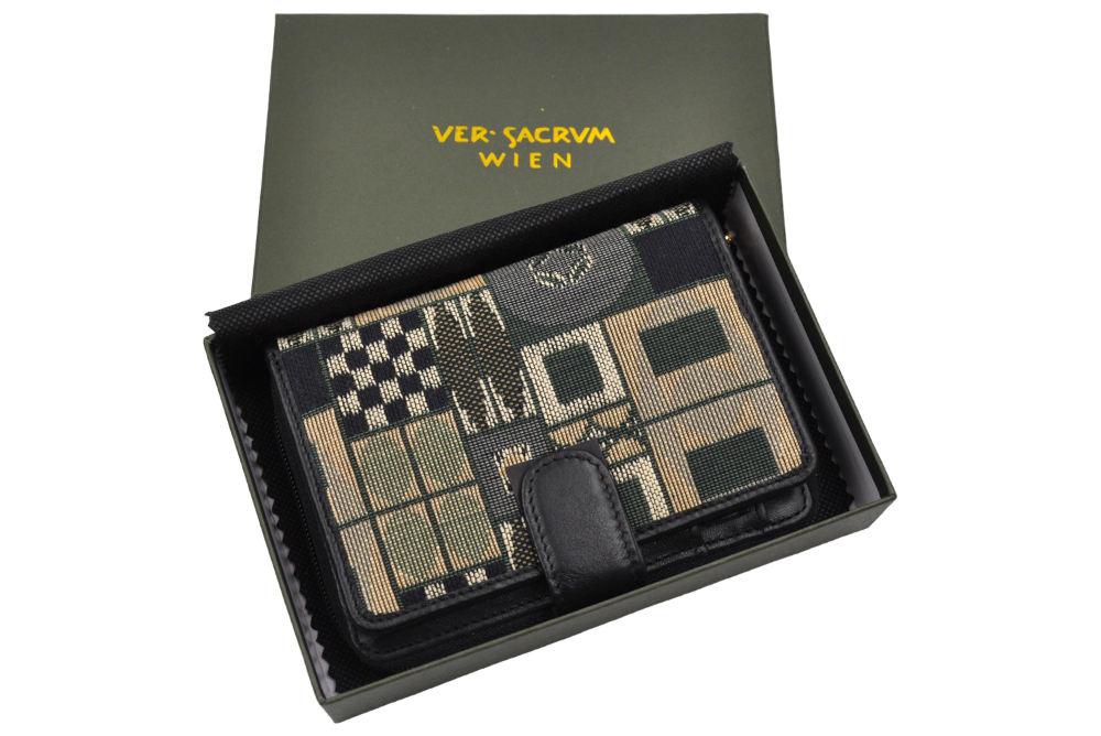 versacrum-geldbörse mit zipp in der Verpackung in grün