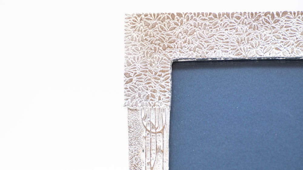 Zinnbilderrahmen mit Seccesions ornament, ansicht detail