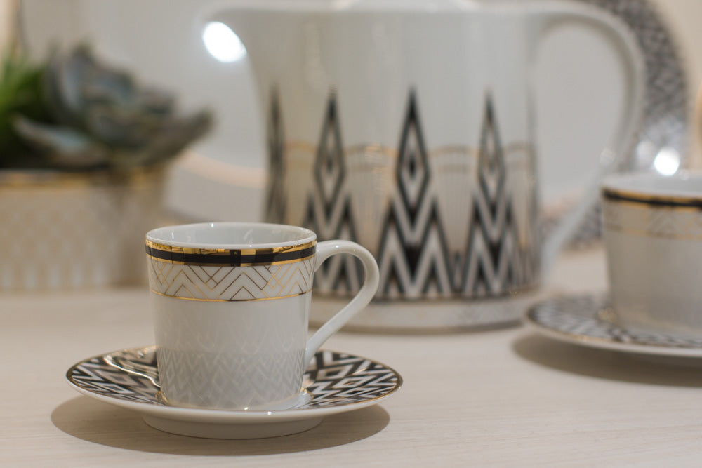 espresso tasse art decor mit kaffekanne
