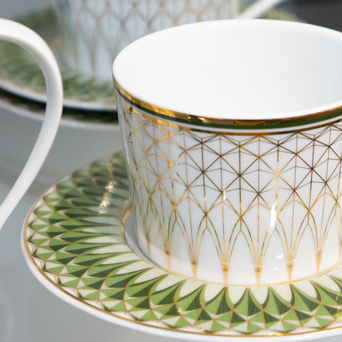 Kaffeetasse mit Unterteller der Produktlinie Oliva, seitliche Ansicht