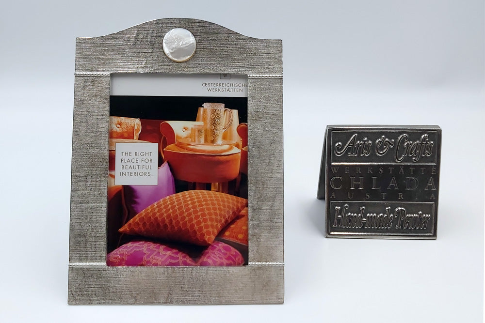 Zinnrahmen mit Perlmutt mit Siegel des Herstellers