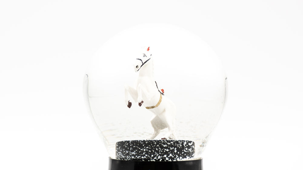 Schneekugel Lipizzaner © LIK Akademie