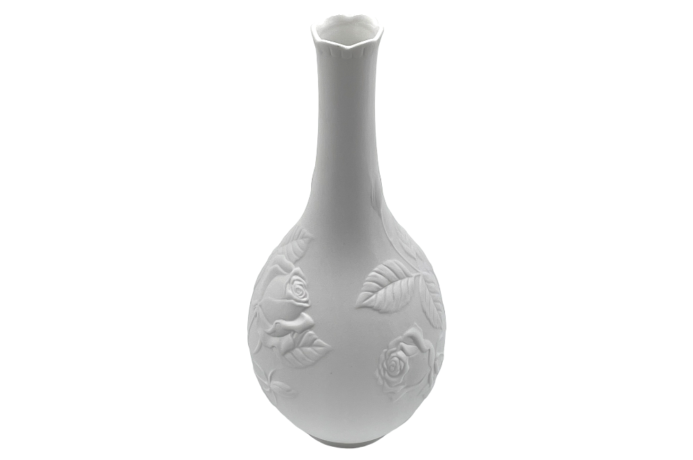 Vase „Rosengarten“  mit zarten Rosenreliefs. Ansicht seitlich