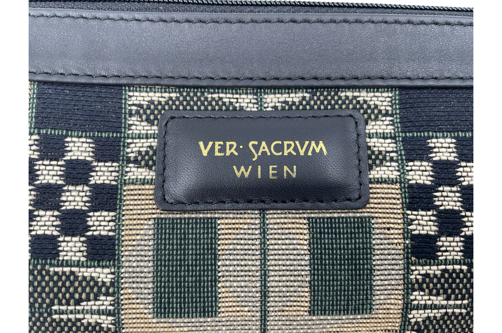 oew-kosmetiktasche-versacrum-logo