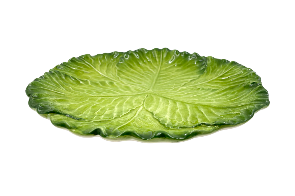 speiseteller mit krautblatt optik in grün schräge ansicht