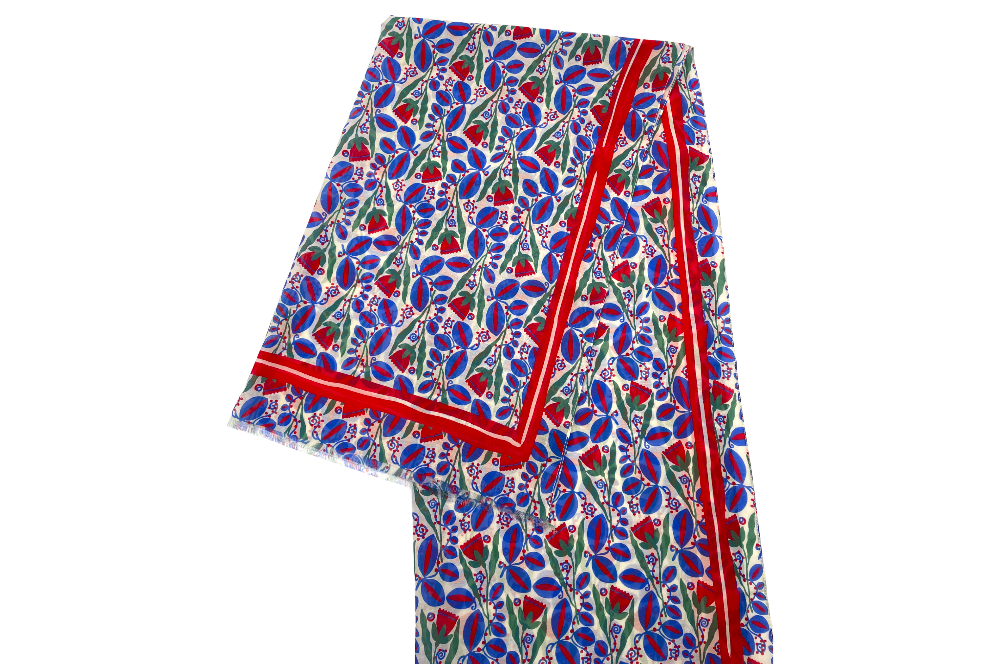 schal aus baumolle mit grünfing design, gefaltet