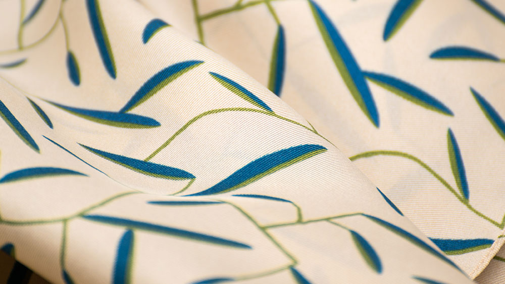 Seidenschal Daphne beige Detail Muster