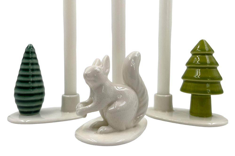3-teiliger erzenhalter, für  kerzen, 2 element sind mit unterschiedlichen Baumen und der Kerzenhalterung versehen, auf dem 3. Teil ist ein Eichhörnchen zu sehen, image Bild mit kerzen(ageschnitten)