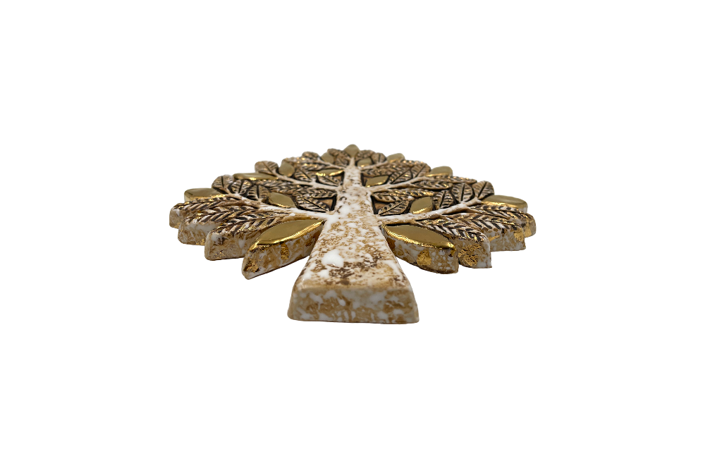 lebensbaum aus kermaik, blätter in gold bemalen, schräge ansicht