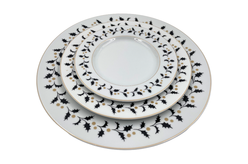 brotteller aus der produktlinie Holly, sortiment Speiseteller, supenteller, desertteller auf einander gestapelt