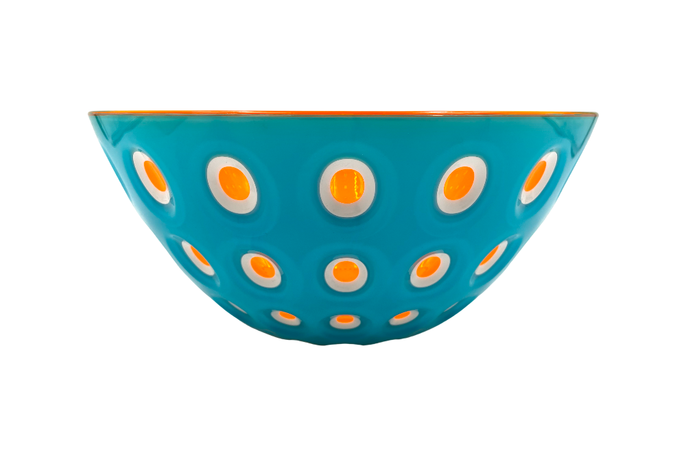 schüssel in azur und oragne mit transparenten löchern, von der seite