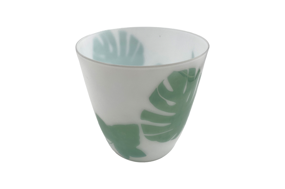 Vase aus opalglas mit grünen Blattornament, Ansicht von oben