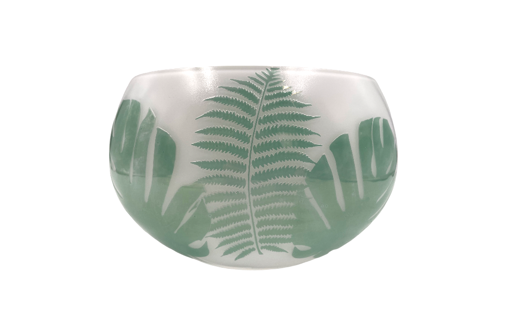 Milchige Vase Blätttermotive