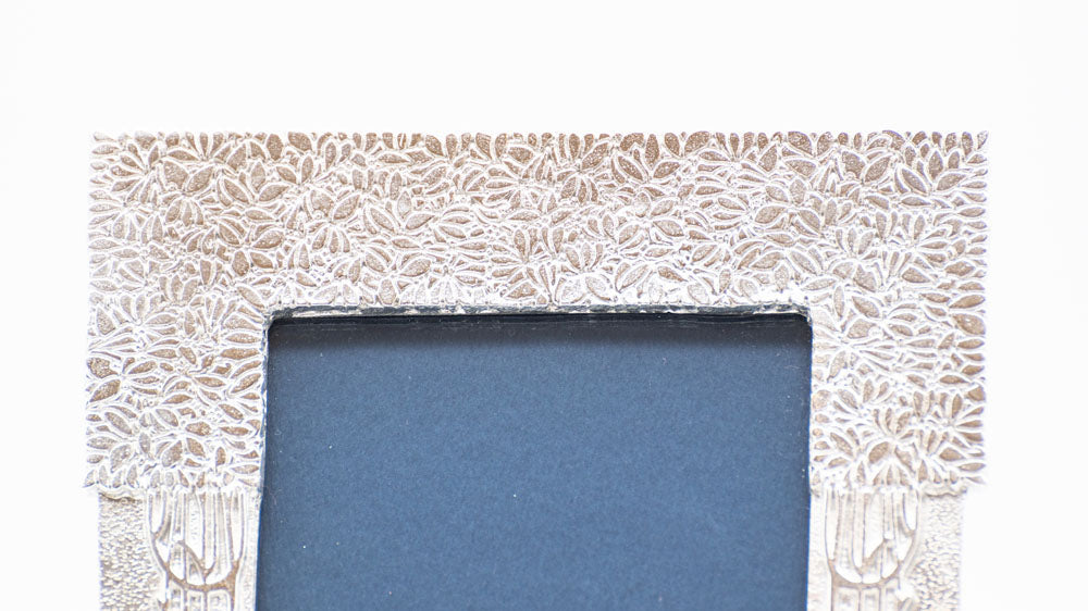 Zinnbilderrahmen mit Seccesions ornament, ansicht von detail