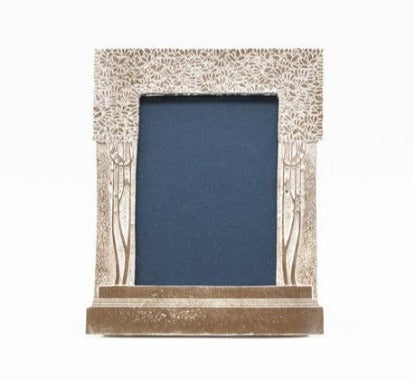 Zinnbilderrahmen mit Seccesions ornament, ansicht von vorne