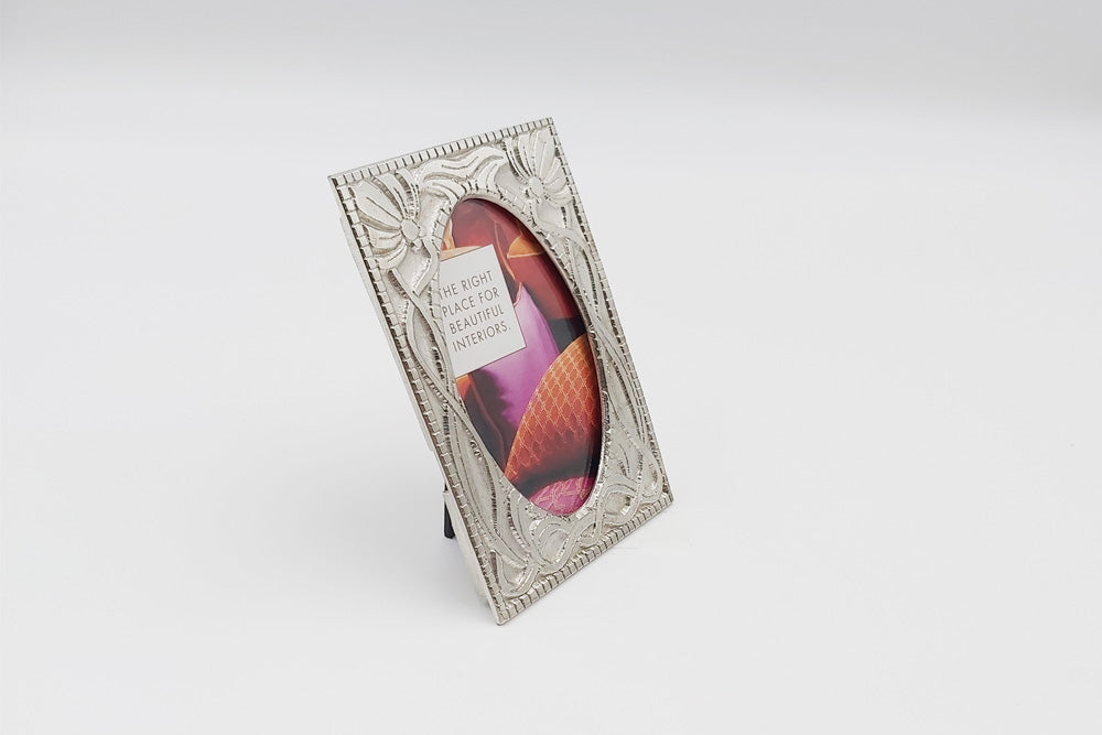 Zinnrahmen mir rundem Ausschnitt für ein Foto, noch ohne Foto