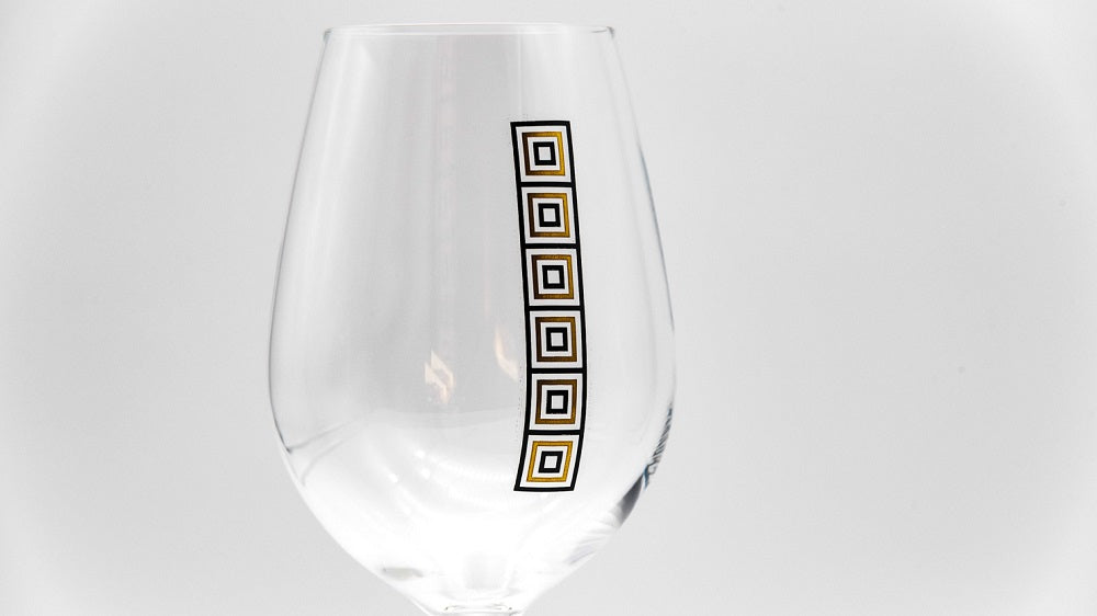 Weissweingläser mit zarten Quadrat Design im Stile von Josef Hoffmann. Ansicht Deteilansicht
