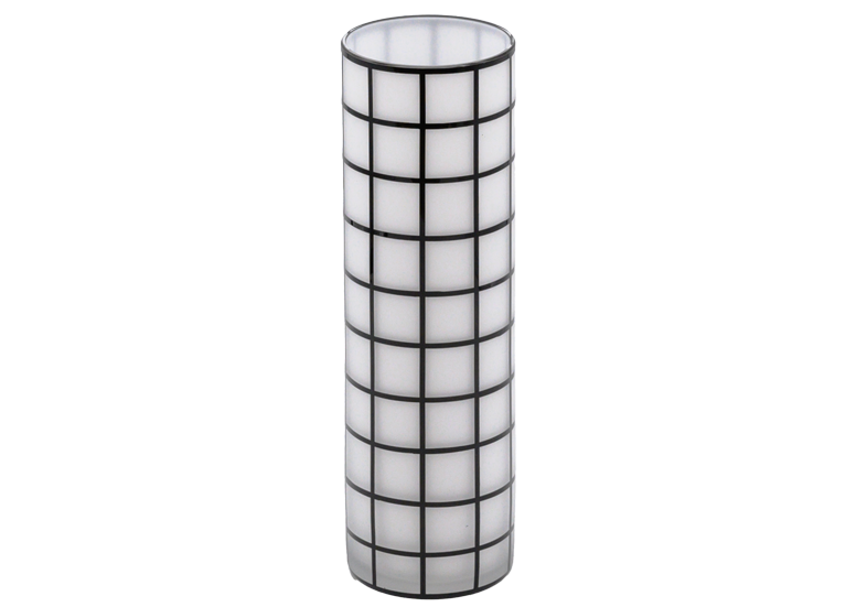 Jugenstil vase nach Josef hoffmann, Zylinderförmig. Diese Replik besticht durch ihr dünnes weißes Opalglas in Kombination mit Kristallglas und schwarzen Dekor. Quadrate. Ansicht ganze vase