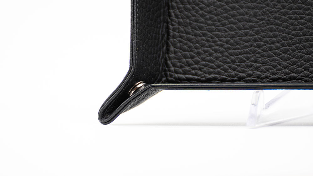 Taschenausleerer schwarz  (c) LIK Akademie