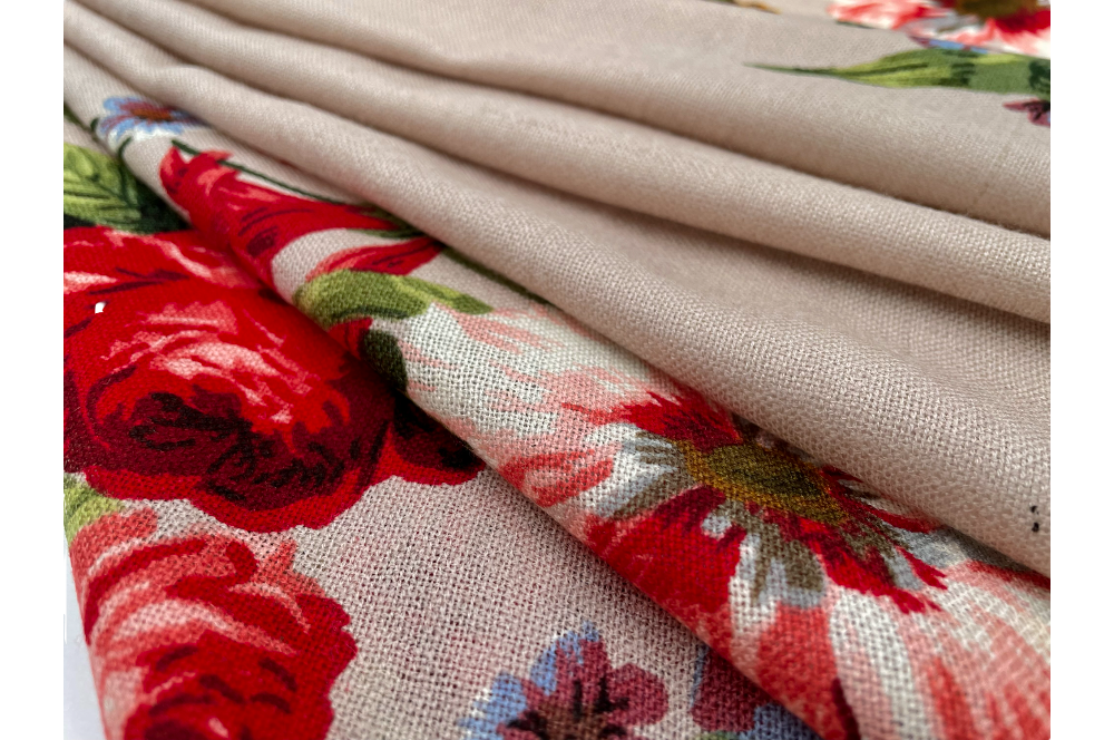 Stola im Farbton Taube , mit Rosendesign, zusammengefalten