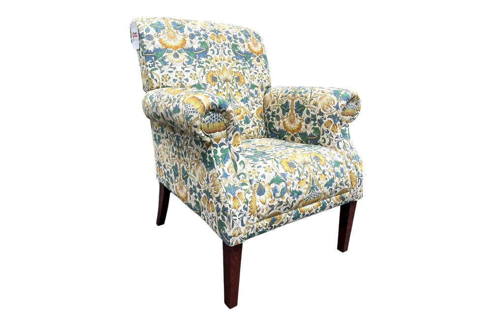 Der Morston Chair ist ein komfortabler Stuhl mit stabiler Holzstruktur, eleganten Beinen und einem florale Muster aus Blumen, Ranken und Blättern in erdigen Tönen wie Gold, Grün und Blau.