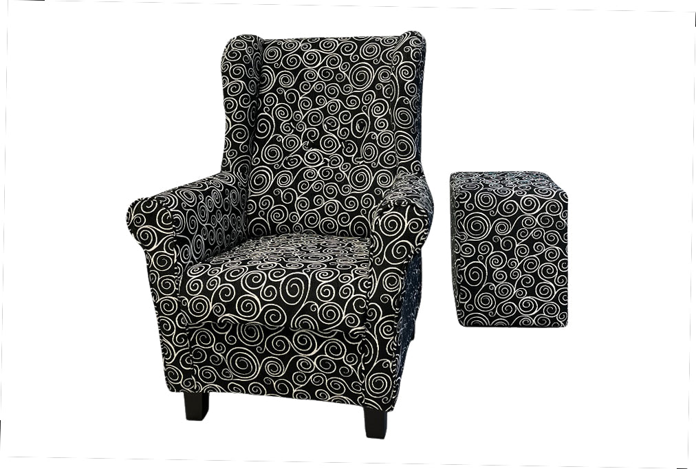 Hocker und Lounge Chair mit samtigen schwarzen Stoff und weißen arabesken