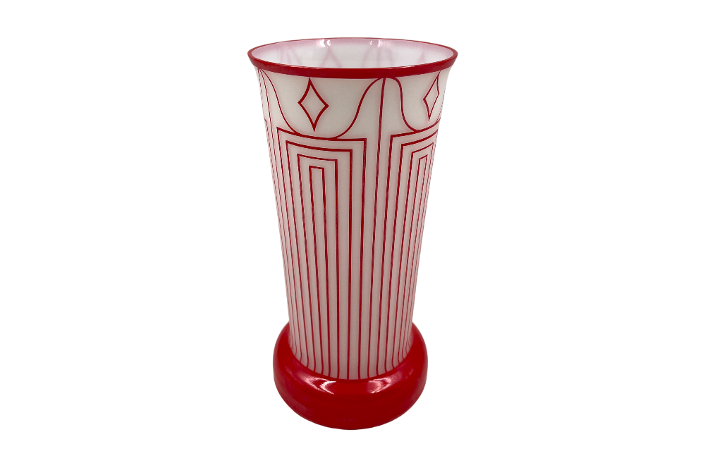 Vase Art Deco "Josef Hoffmann" Zylindische Vase aus Opalglas weiss, mit roten Linien und roten Sockel, Ansicht  ganze Vase